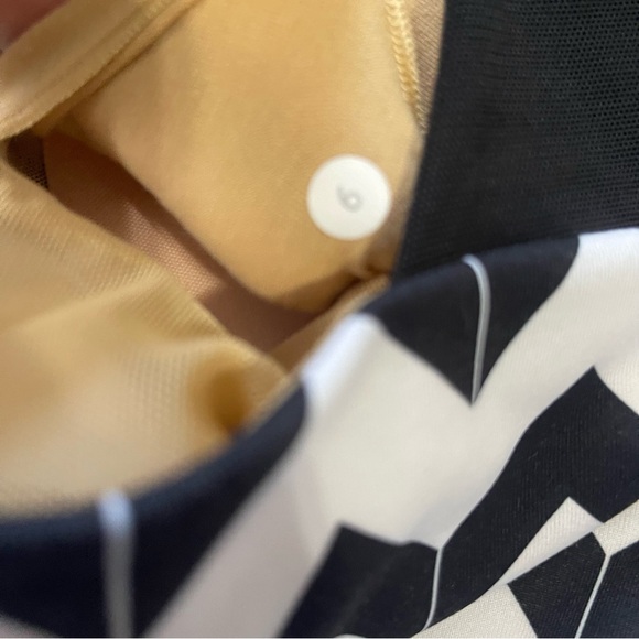 Lululemon Scoop Neck Tank Size 6 - Picture 10 of 10